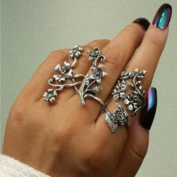Jewelry - Silver 4/$25 4pc Floral Ring Set